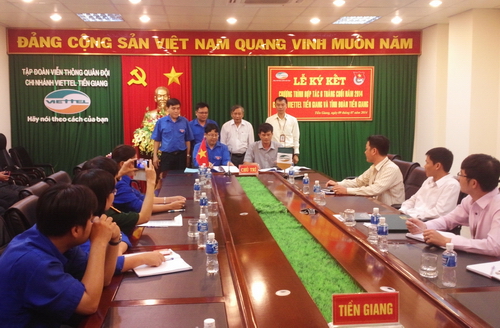  Lãnh đạo Tỉnh Đoàn và Viettel Tiền Giang  ký kết các nội dung phối hợp